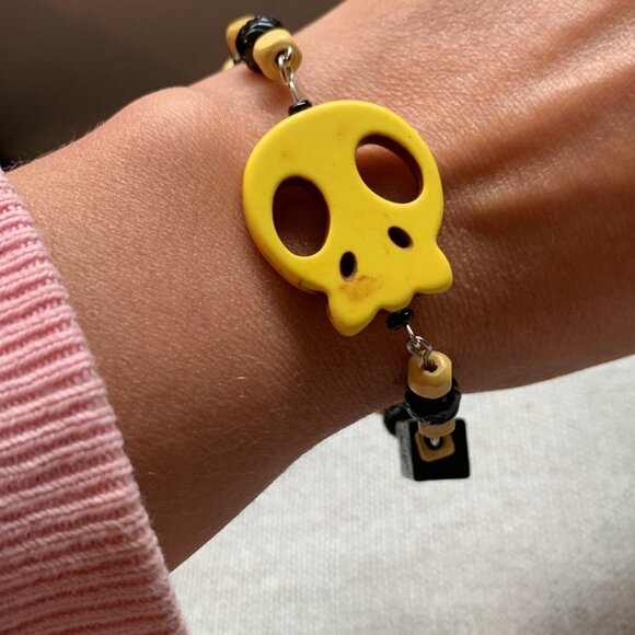 CREATION - 🖤 Handmade Yellow & black Skull Bracelet & Earrings Set - Picture 1 of 9